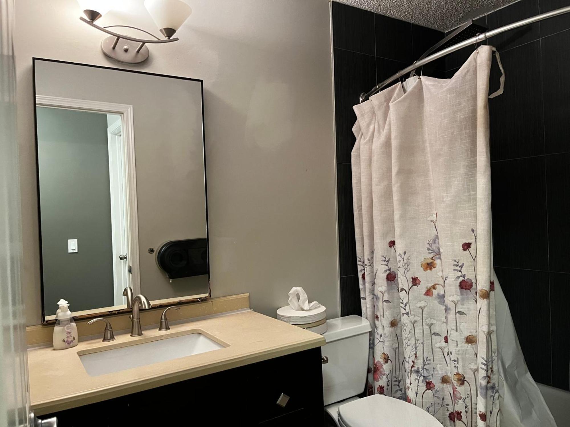 Citadel Cozy Quilt Private Bedroom Calgary Zewnętrze zdjęcie